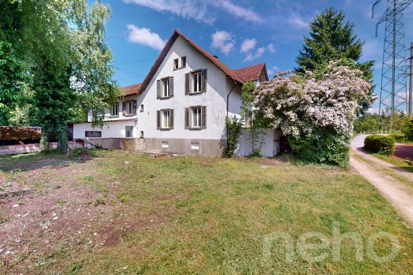 Two-family house in the countryside with 400 m² commercially usable shed - Photo 2 of 13