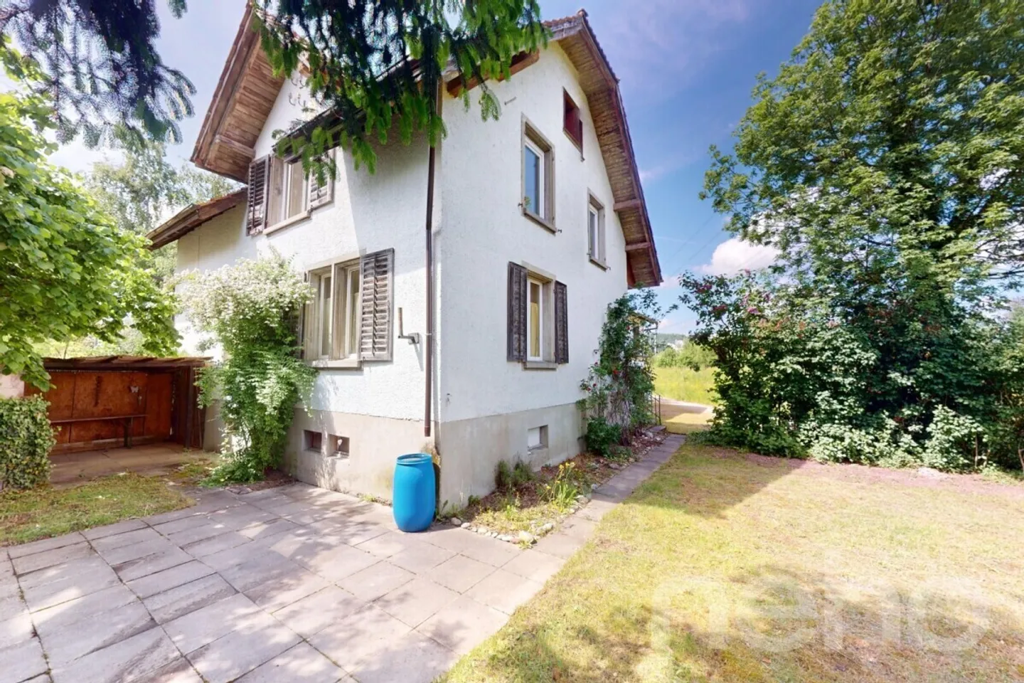 Two-family house in the countryside with 400 m² commercially usable shed - Photo 3 of 13