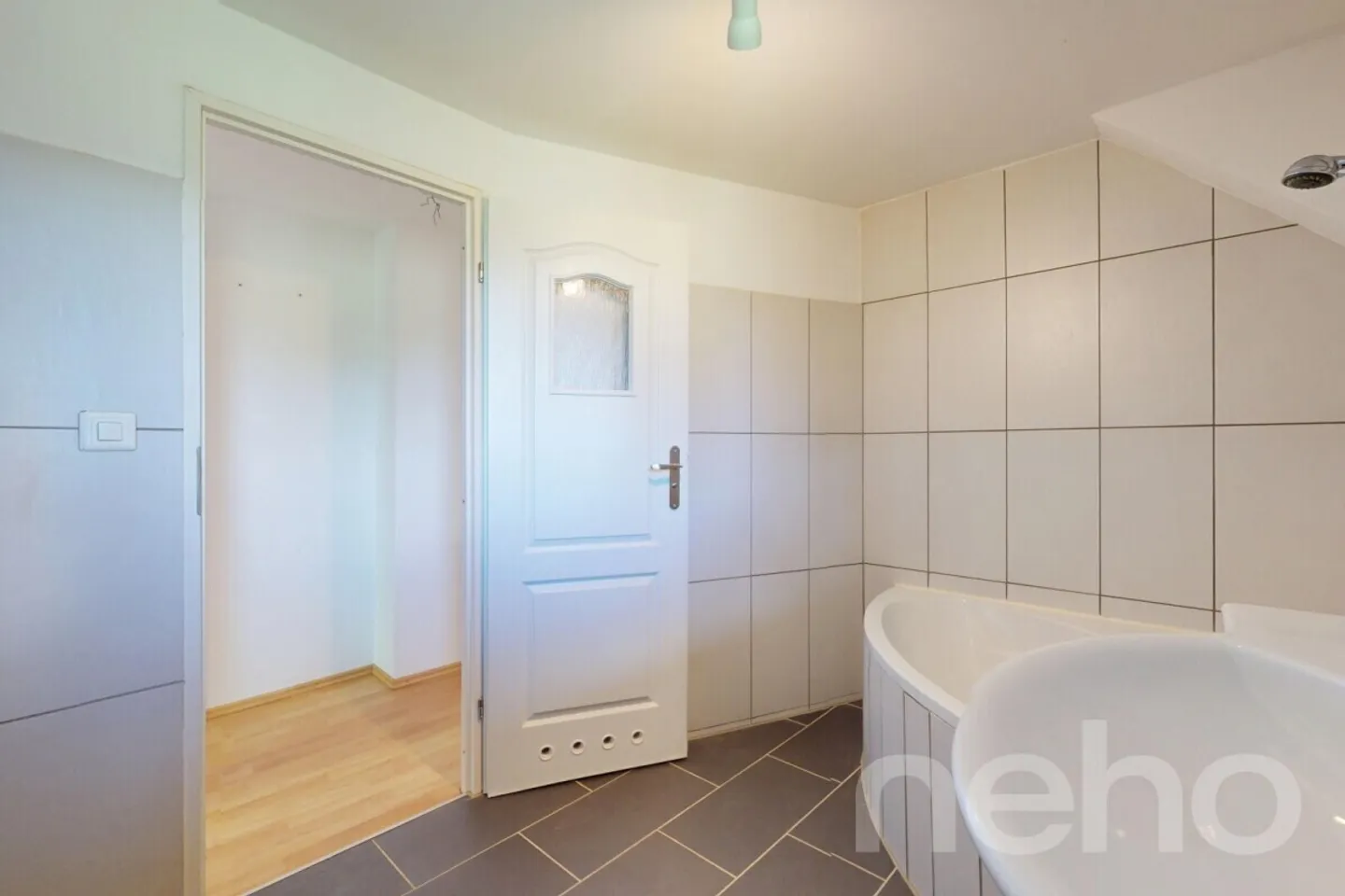 Two-family house in the countryside with 400 m² commercially usable shed - Photo 9 of 13