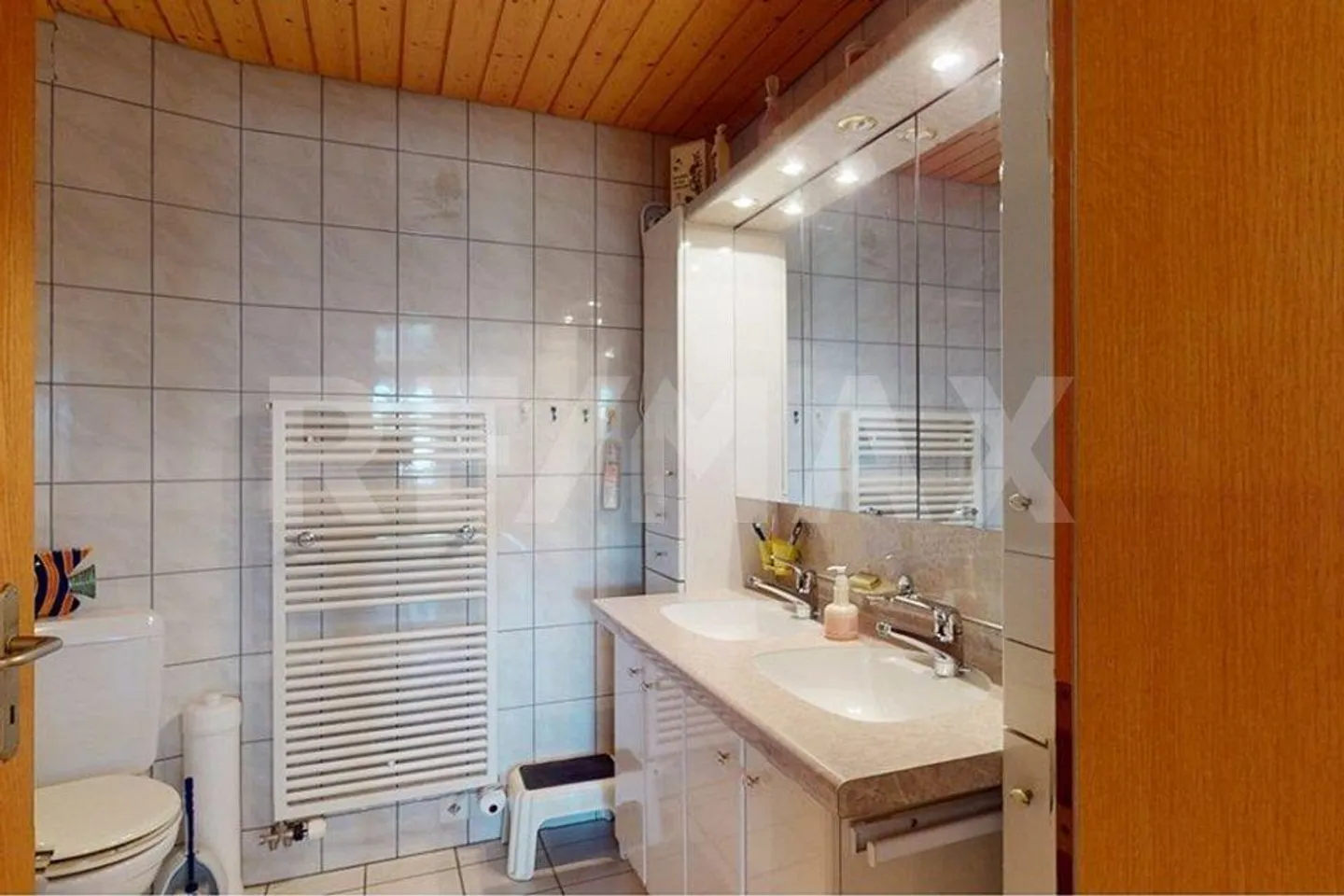 Freistehendes Haus mit Zwei Wohneinheiten - Foto 7 von 13