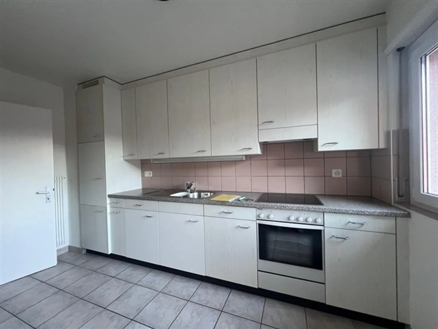 For rent 4.5 rooms on the 2nd floor - available immediately. - Photo 1 of 9