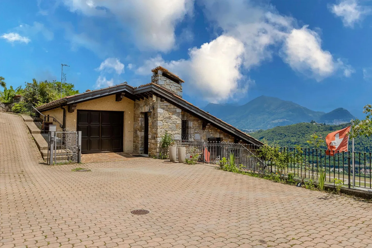 Schöne 7-Zimmer-Villa mit Seeblick, umgeben von Grün in Cimo - Bioggio - Foto 8 von 9