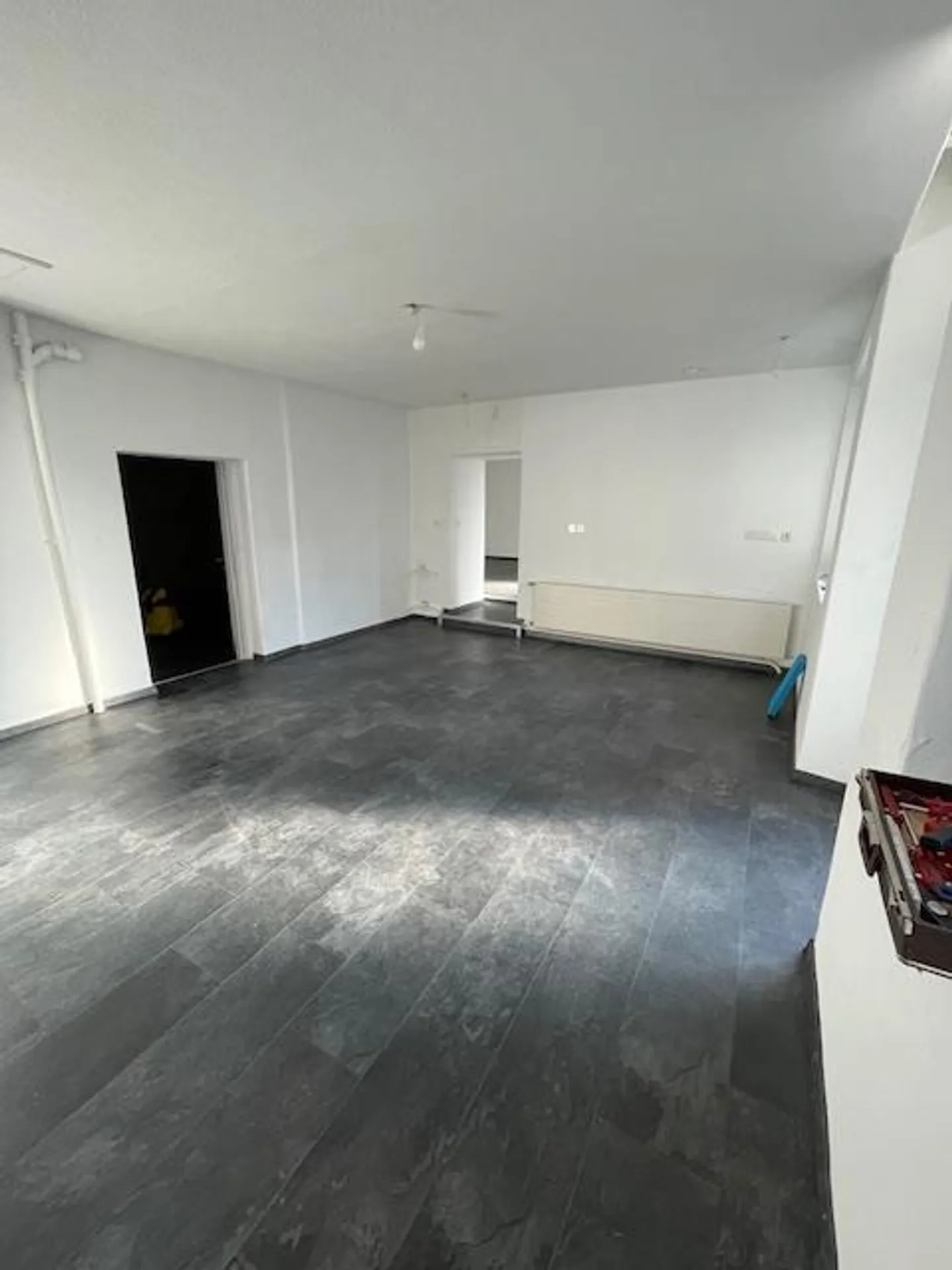 Retail Space - Photo 5 of 8