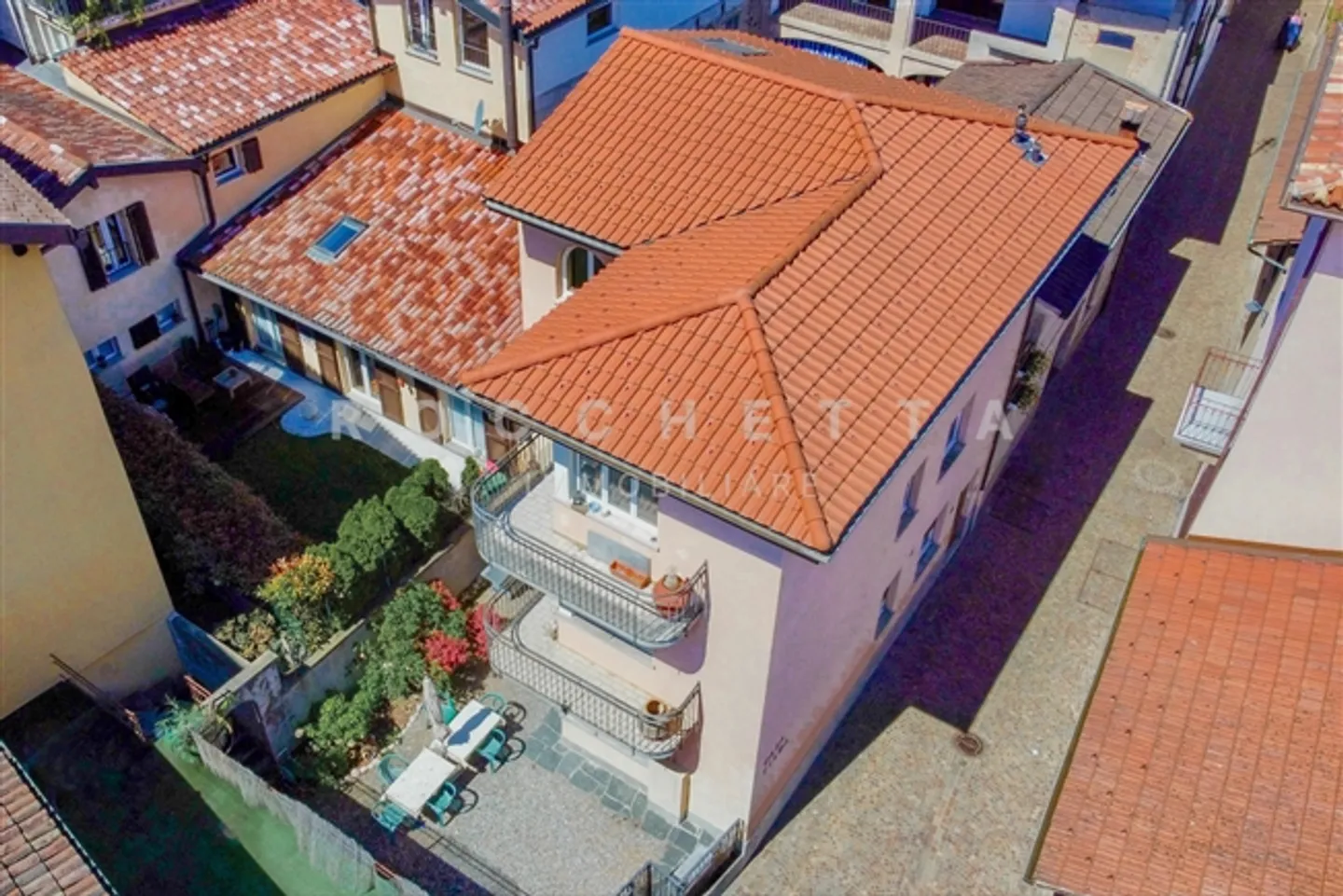 Eleganza Mediterranea con Appartamento per Ospiti a Due Passi dal Lago - Foto 2 di 17