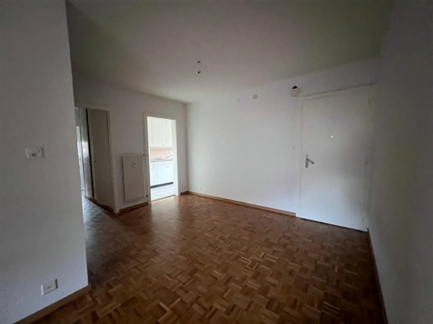 For rent 4.5 rooms on the 2nd floor - available immediately. - Photo 4 of 9