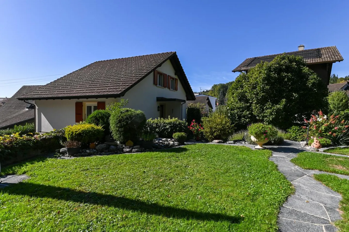Charmantes Freistehendes Haus mit Garten - Foto 4 von 22