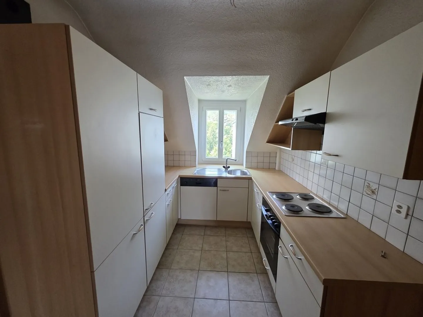 BEL APPARTAMENTO SOTTOTETTO VICINO A TUTTI I SERVIZI - Foto 2 di 7