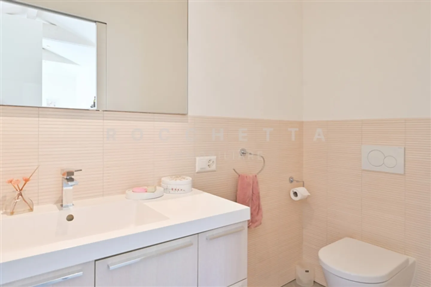 Eleganza Mediterranea con Appartamento per Ospiti a Due Passi dal Lago - Foto 11 di 17