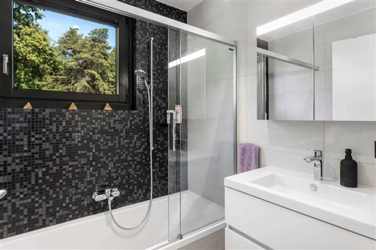 Luxury Villa in Quiet Area - Photo 8 of 13