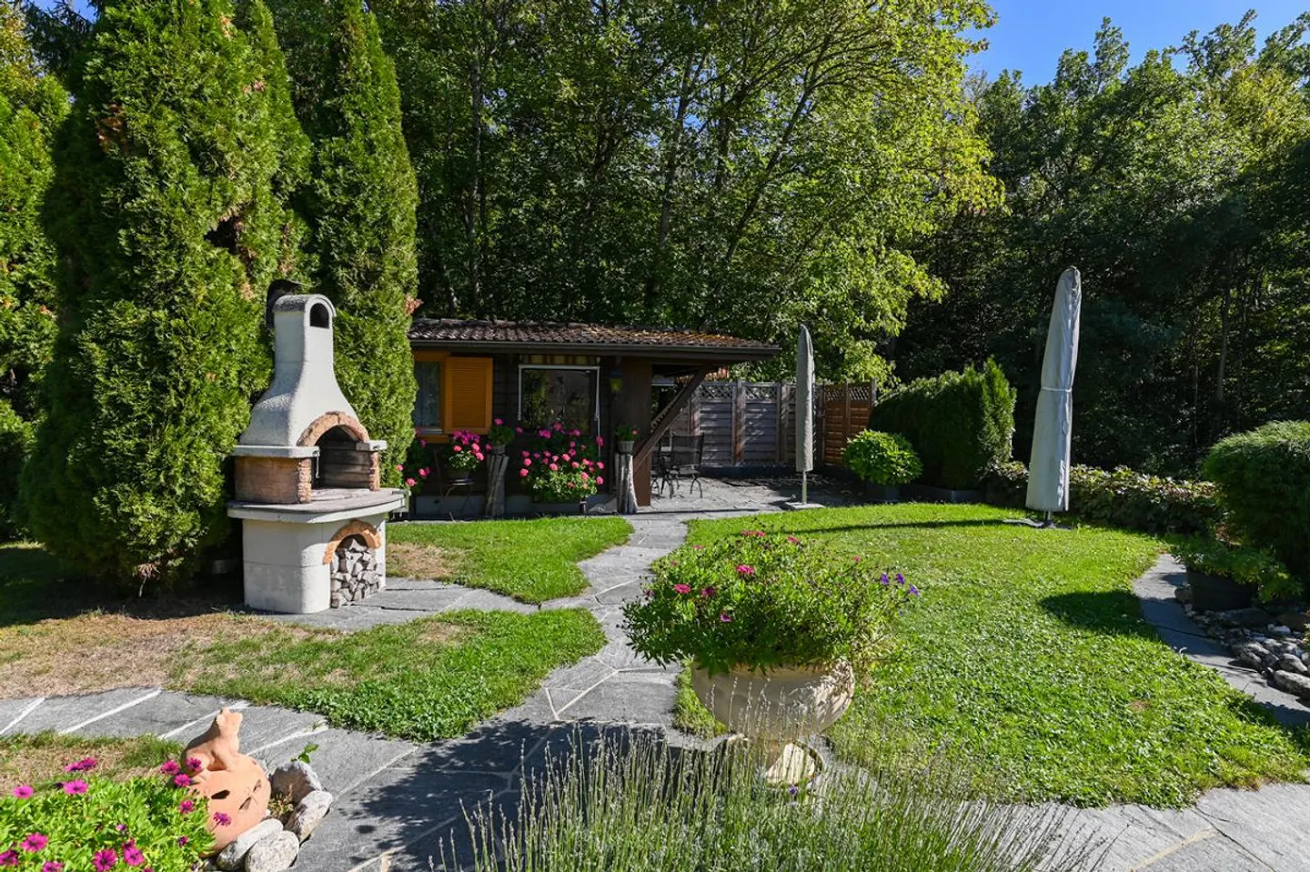 Charmantes Freistehendes Haus mit Garten - Foto 17 von 22