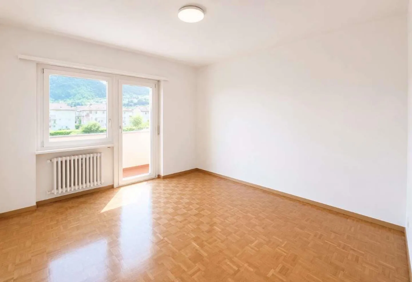 Helle Wohnung in Bellinzona - Foto 2 von 8