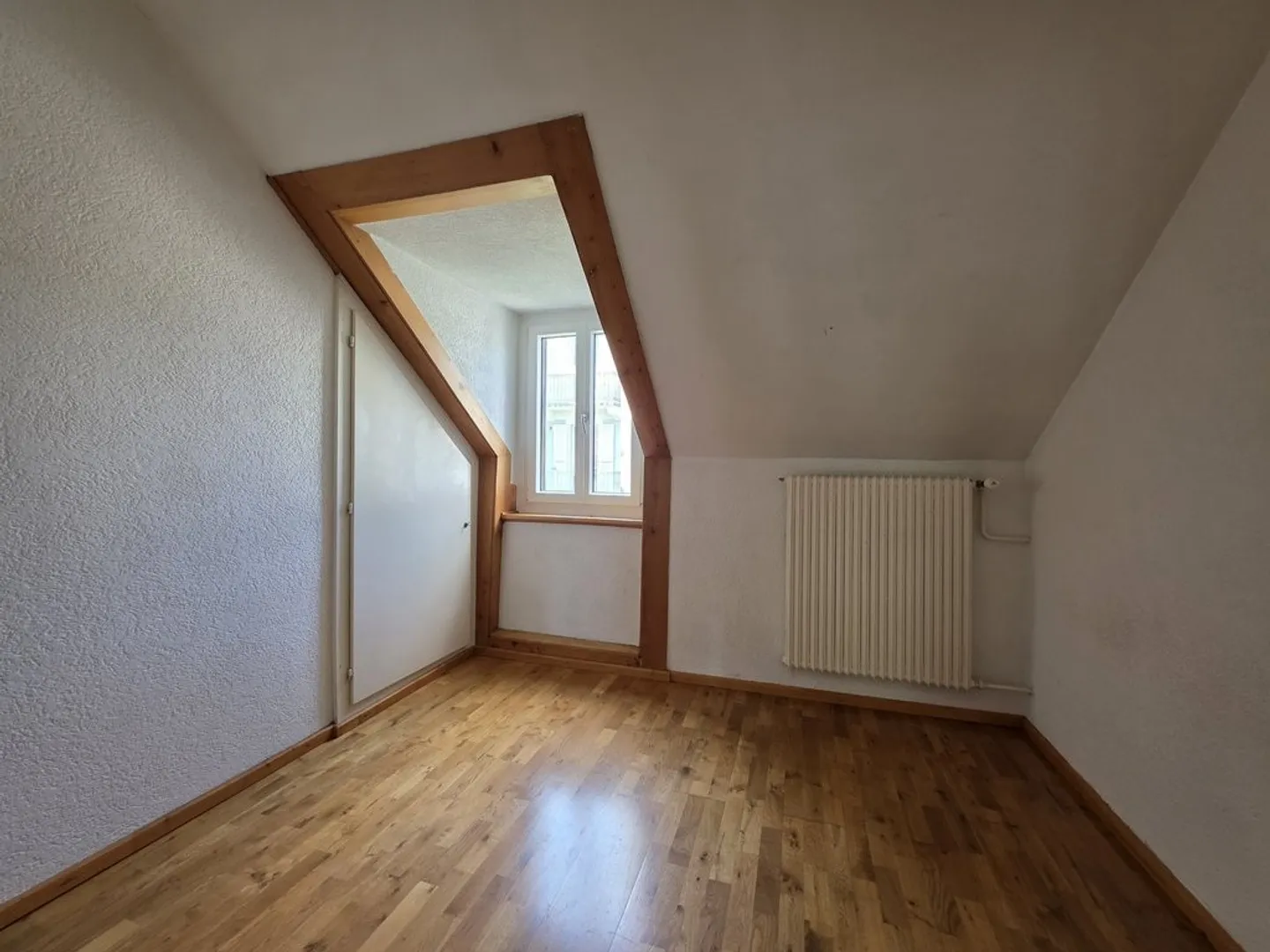 BEL APPARTAMENTO SOTTOTETTO VICINO A TUTTI I SERVIZI - Foto 6 di 7