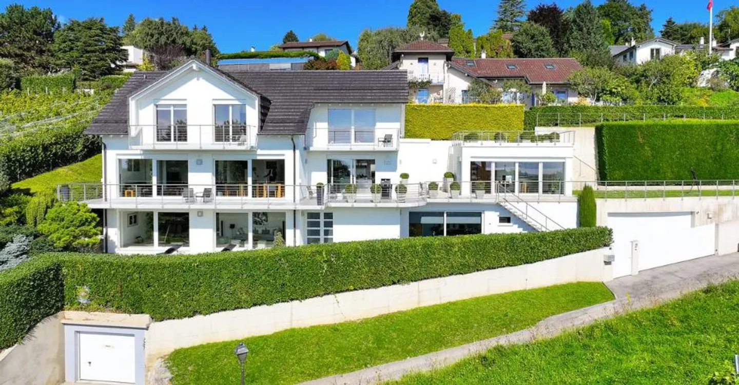 Very beautiful property with stunning views of the lake and Mont Blanc! - Photo 1 of 11