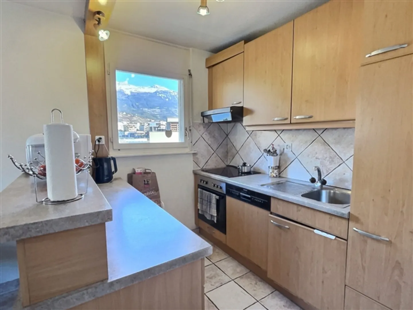 Bellissimo appartamento di 4,5 stanze con reddito da locazione - Foto 3 di 11