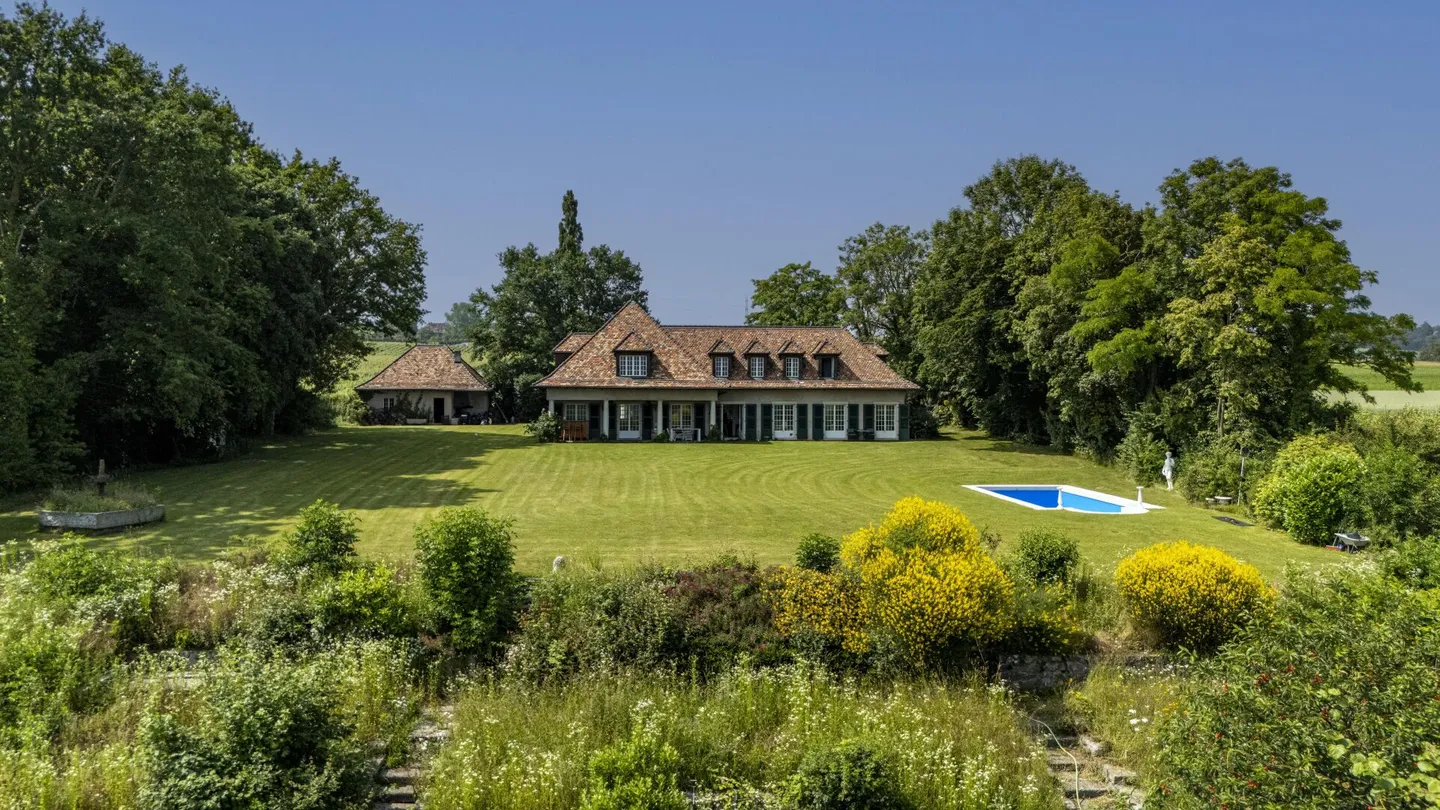Proprietà straordinaria con vista lago a Etoy - Foto 1 di 13