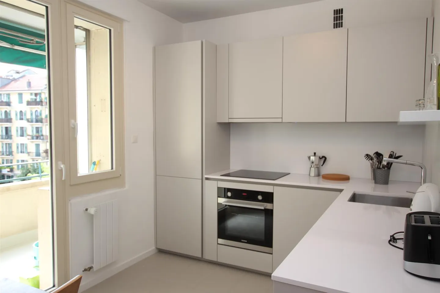 Luxury Apartment Near Lake - Photo 2 of 7
