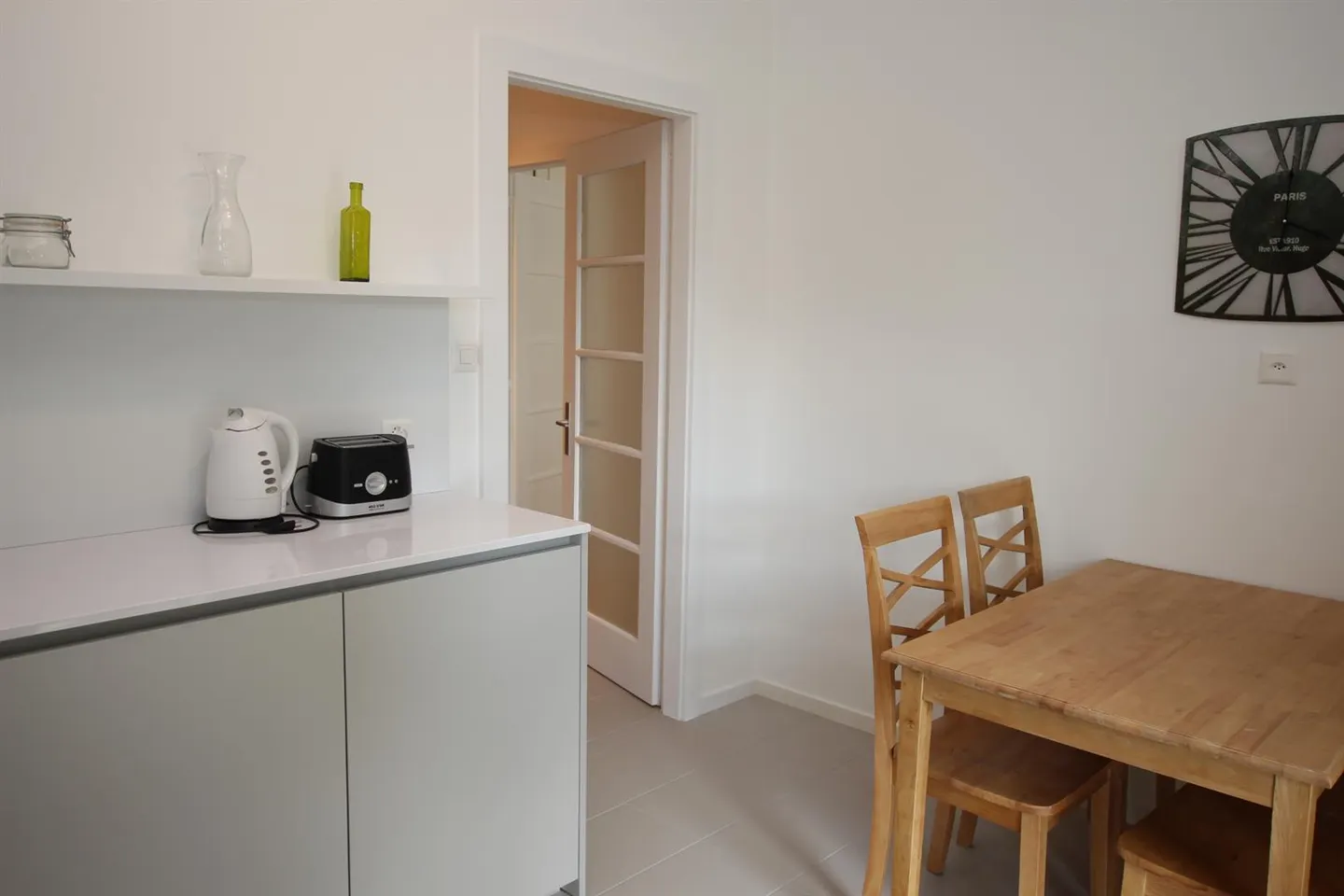 Luxury Apartment Near Lake - Photo 4 of 7