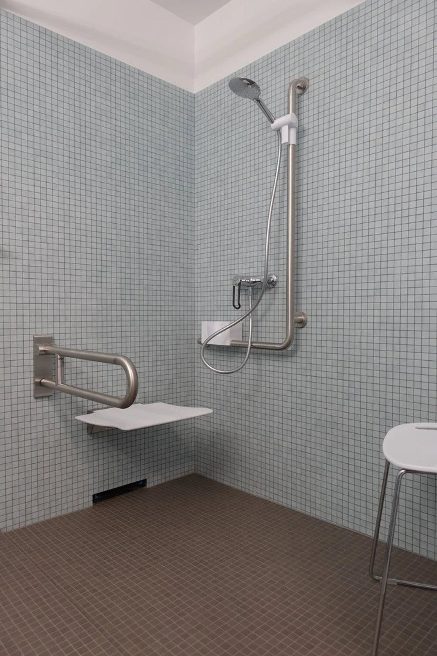 NICE ACCOMMODATION CLOSE TO ALL AMENITIES RENOVATED - Photo 5 of 8