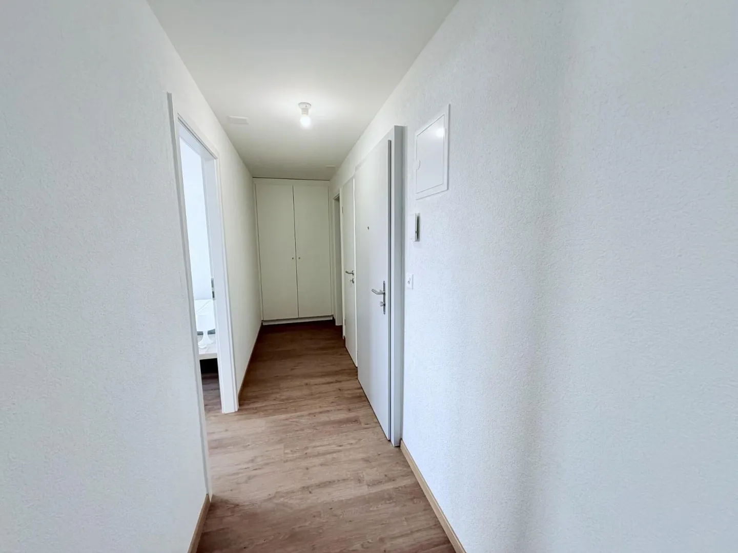 Renoviert und möbliert! 2,5-Zimmer-Wohnung im 5. Stock - Foto 3 von 8