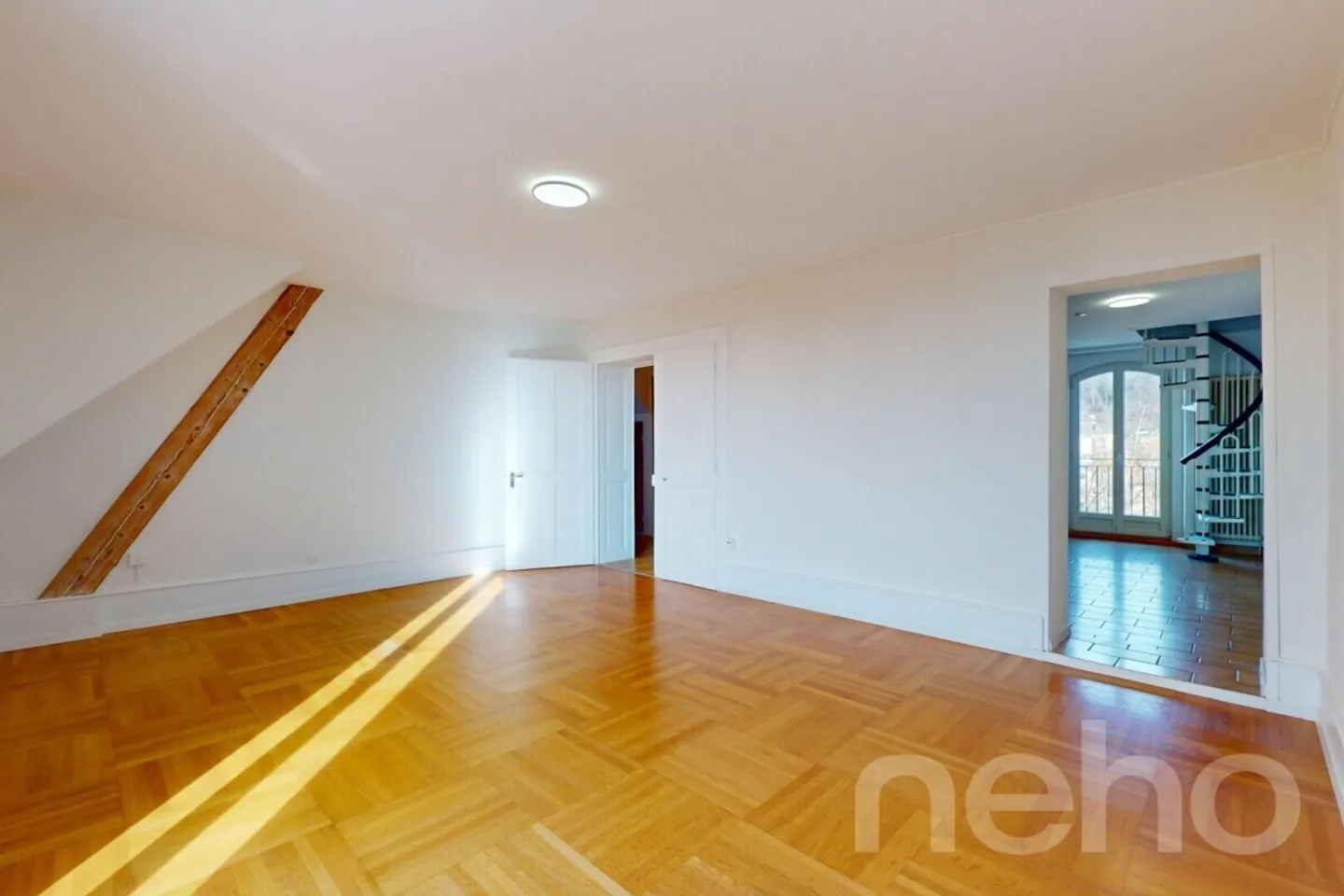 Schönes 3.5-Zimmer-Apartment im letzten Stock mit Balkon und Seeblick! - Foto 3 von 13
