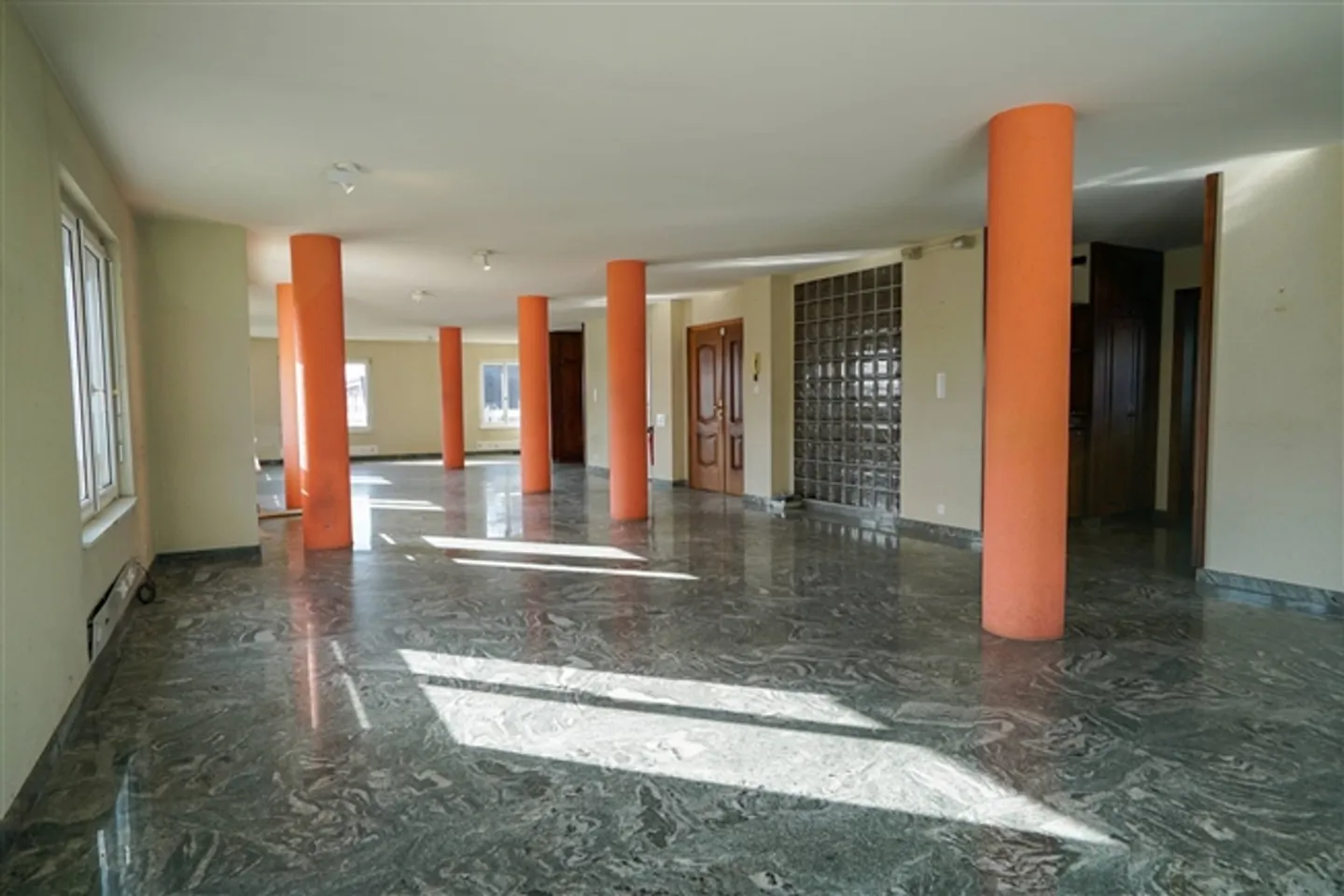 Aux portes de Savigny et proche Pully/Epalinges - bureau de 150 m² avec places d - Photo 1 sur 6