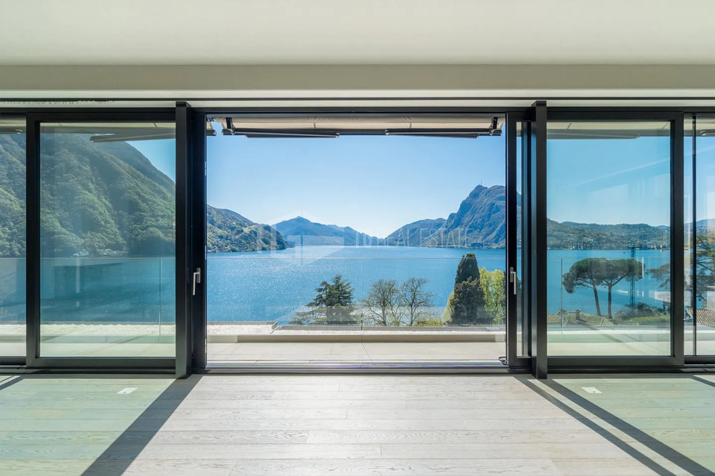 LUXURIÖSES PENTHOUSE MIT SPEKTAKULÄREM SEEBLICK - Foto 1 von 5