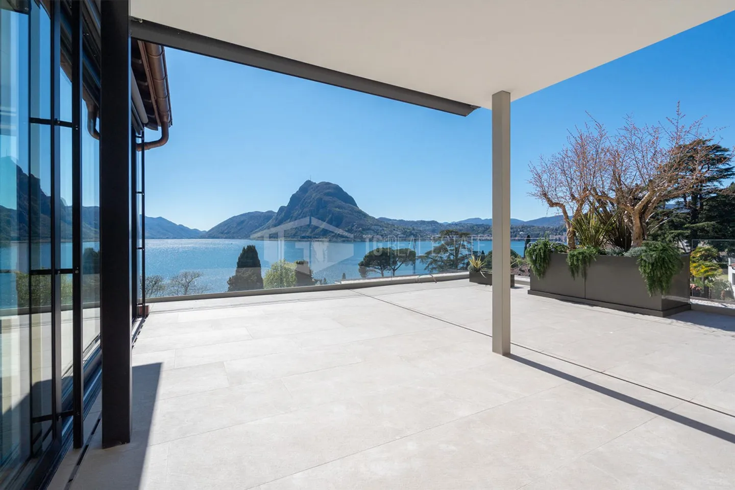 LUXURIÖSES PENTHOUSE MIT SPEKTAKULÄREM SEEBLICK - Foto 2 von 5