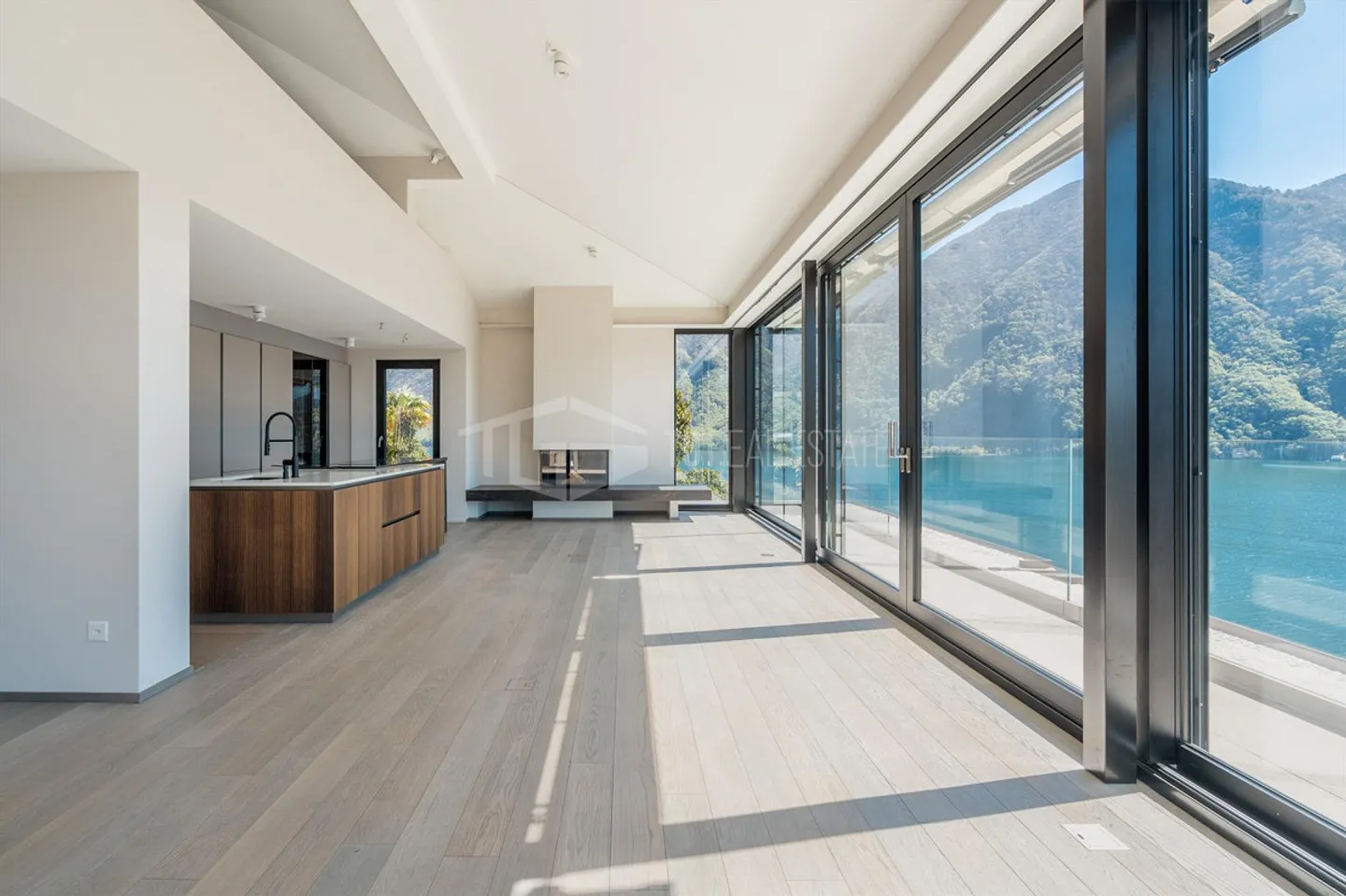 LUXURIÖSES PENTHOUSE MIT SPEKTAKULÄREM SEEBLICK - Foto 4 von 5