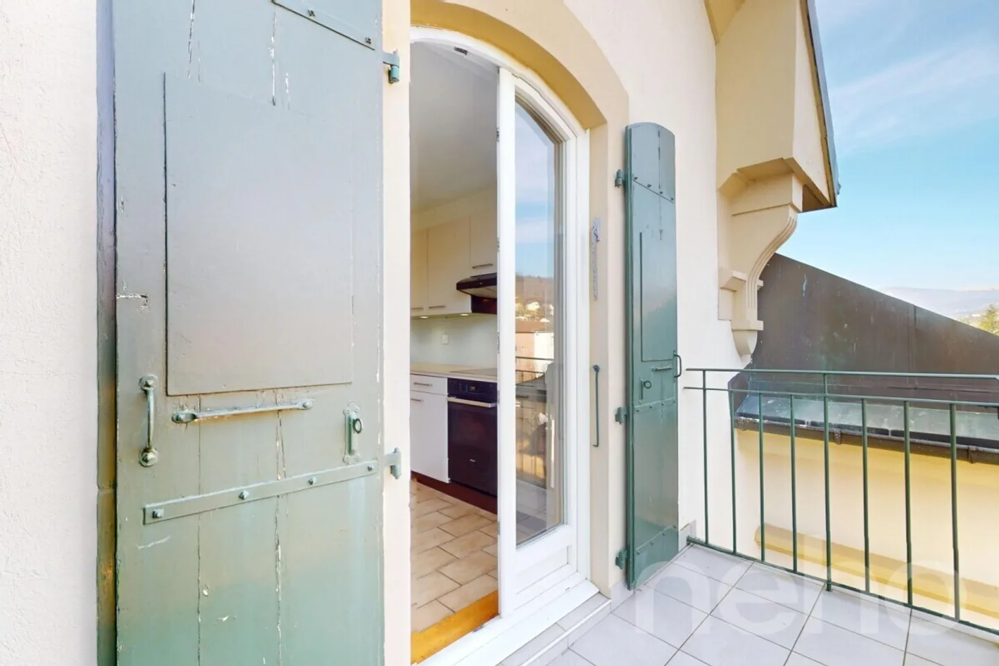 Schönes 3.5-Zimmer-Apartment im letzten Stock mit Balkon und Seeblick! - Foto 8 von 13