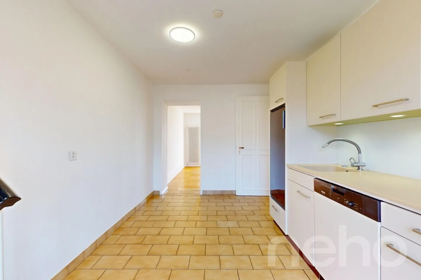Schönes 3.5-Zimmer-Apartment im letzten Stock mit Balkon und Seeblick! - Foto 9 von 13