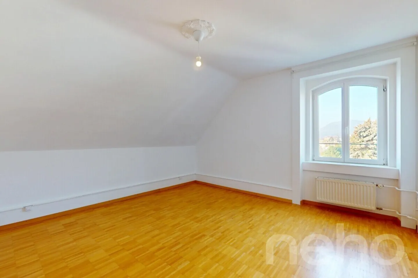 Schönes 3.5-Zimmer-Apartment im letzten Stock mit Balkon und Seeblick! - Foto 11 von 13