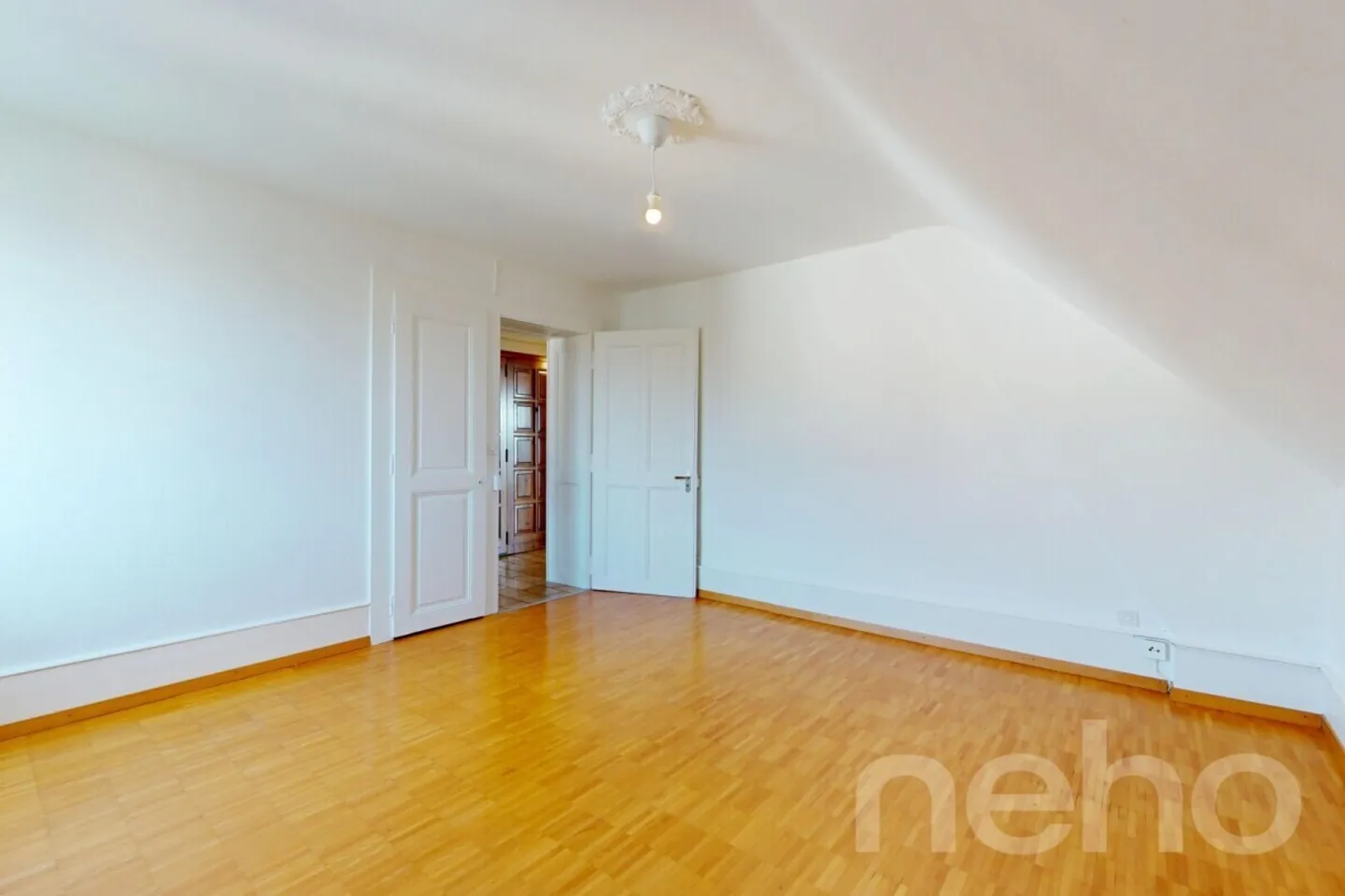Schönes 3.5-Zimmer-Apartment im letzten Stock mit Balkon und Seeblick! - Foto 12 von 13