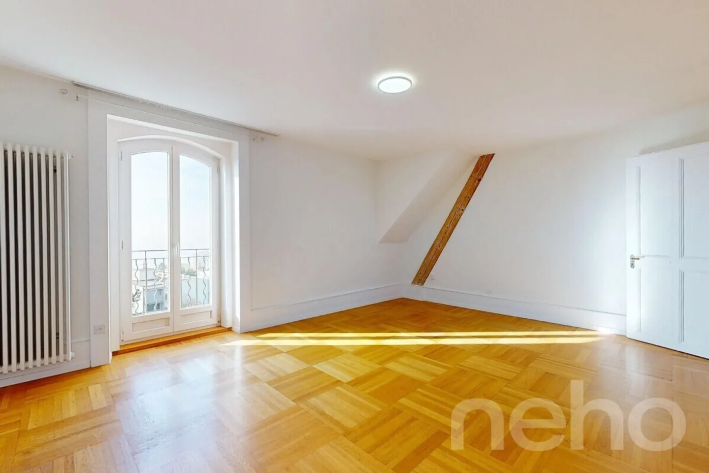 Schönes 3.5-Zimmer-Apartment im letzten Stock mit Balkon und Seeblick! - Foto 2 von 13