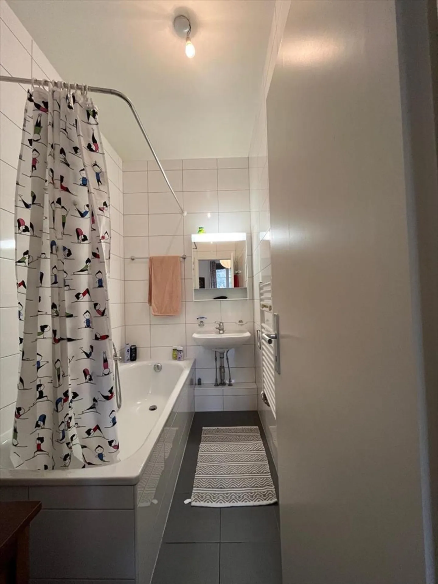 Charmantes 2-Zimmer-Wohnung im Herzen von Genf ? Exklusiv - Photo 5 sur 6