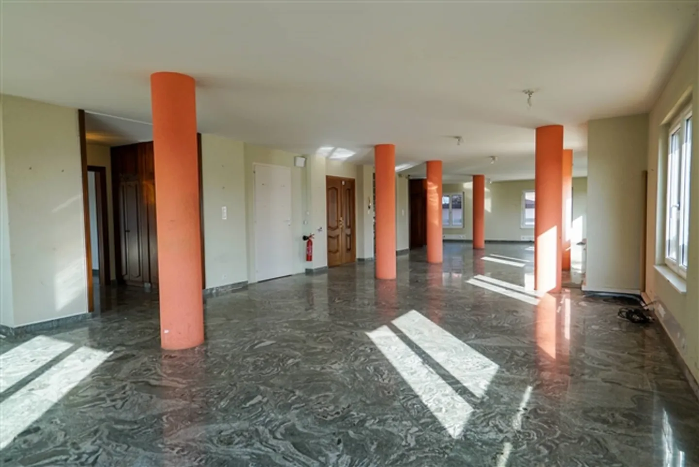 Aux portes de Savigny et proche Pully/Epalinges - bureau de 150 m² avec places d - Photo 2 sur 6