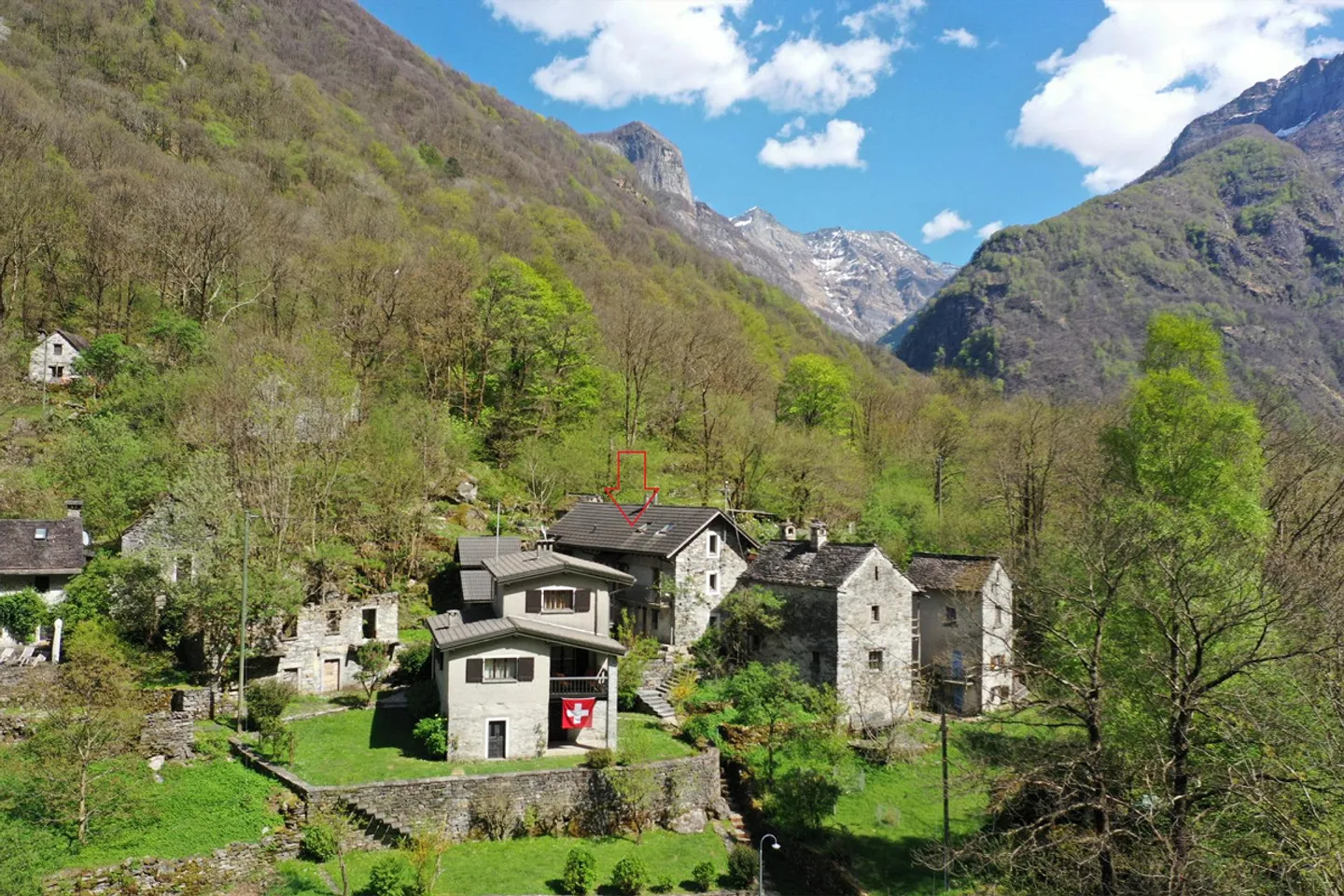Grande Maison Rustique dans un Emplacement Calme dans le Beau Verzascatal - Photo 1 sur 22