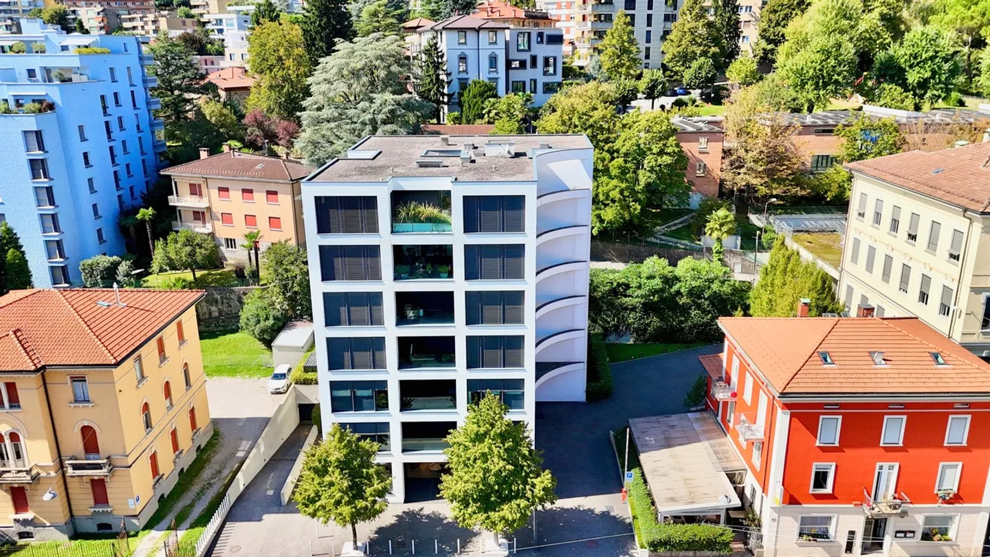 Eleganza, spazio e luce nel cuore della città - Foto 3 di 26