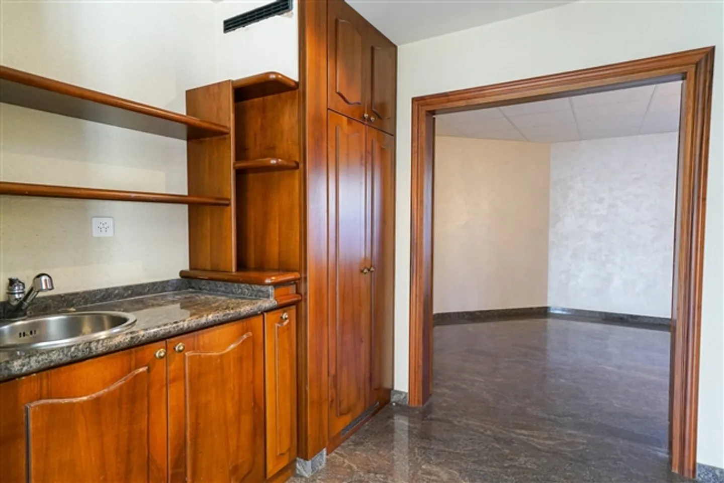 Aux portes de Savigny et proche Pully/Epalinges - bureau de 150 m² avec places d - Photo 6 sur 6