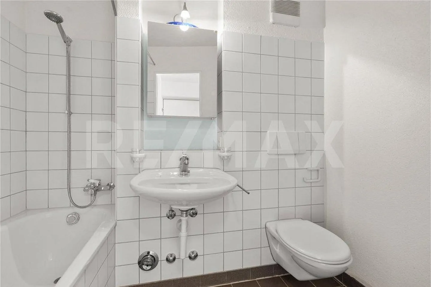 Quiet living in the city - Photo 2 of 8