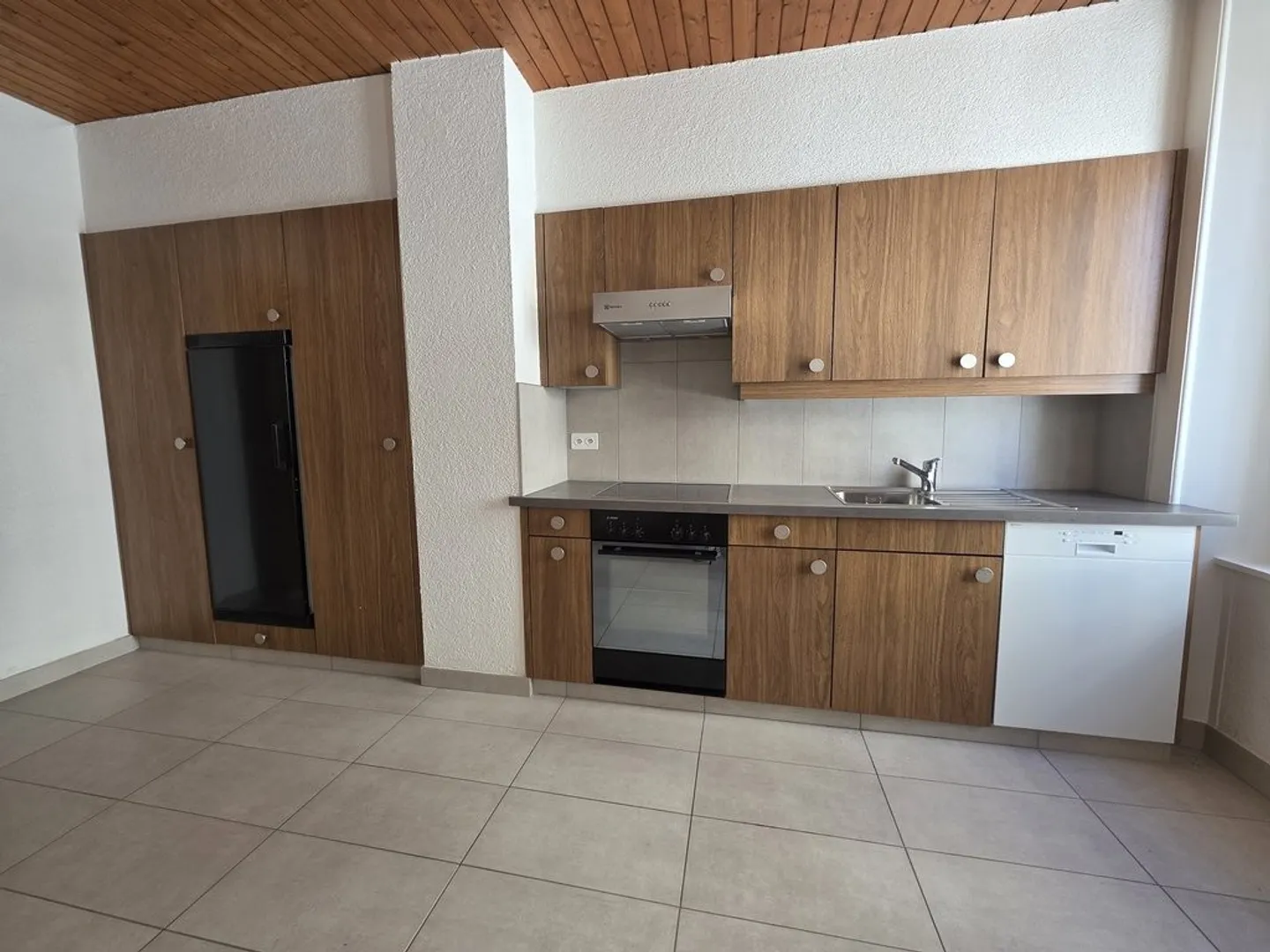 SCHÖNE WOHNUNG MIT KAMIN - Foto 1 von 10