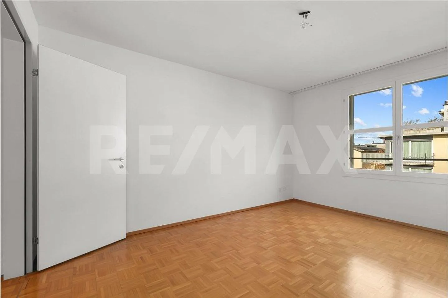 Quiet living in the city - Photo 4 of 8