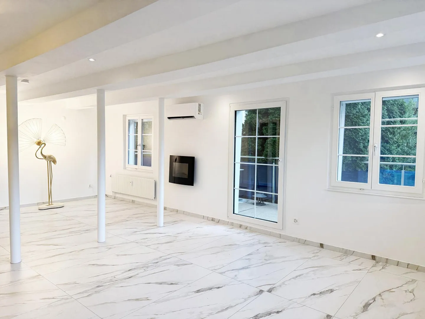 Your Golden Times: Elegant 1.5-Room Loft Apartment. First Occupancy - Photo 2 of 12