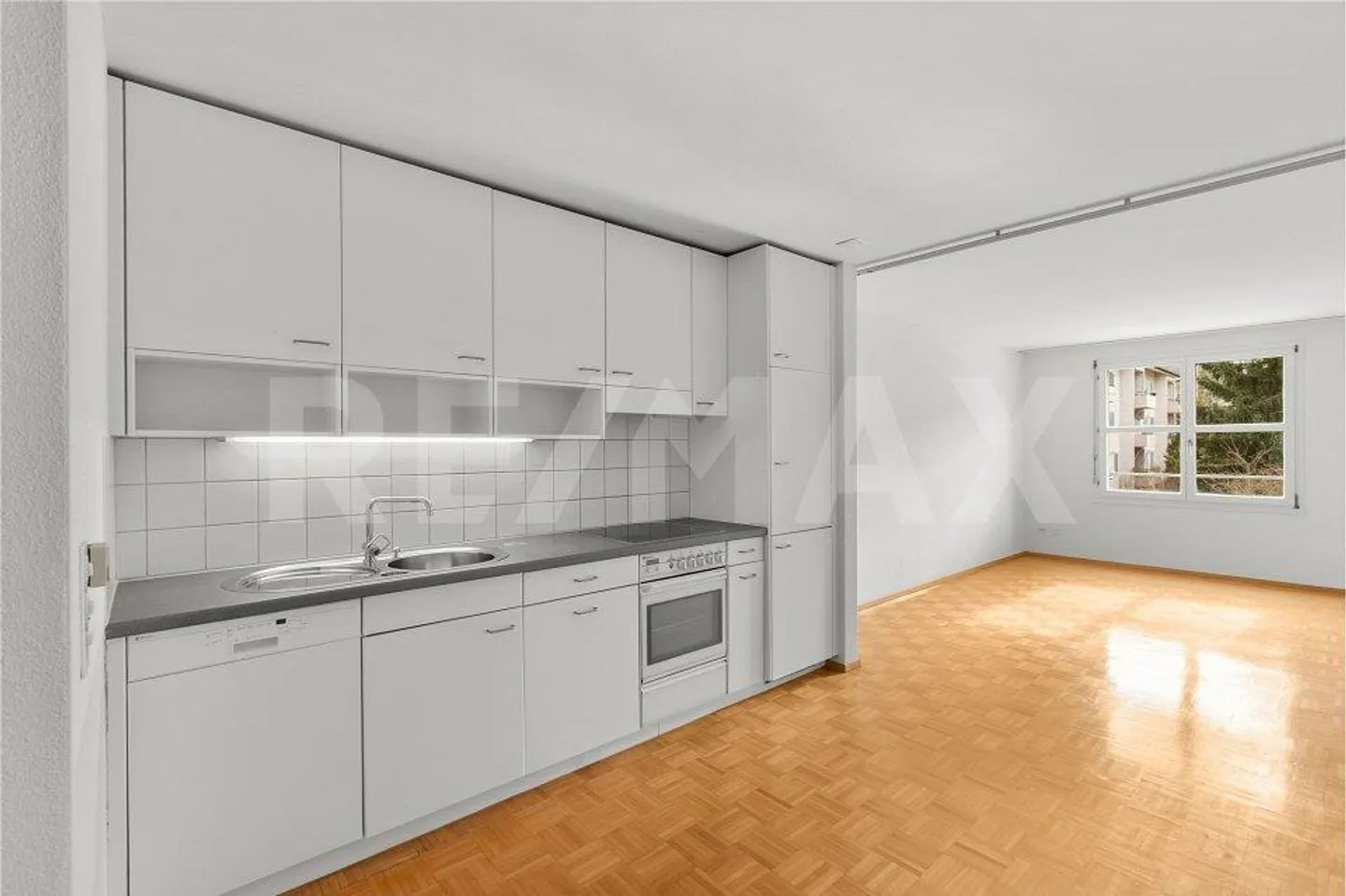 Quiet living in the city - Photo 1 of 8