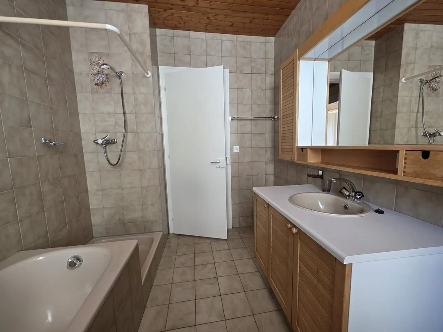 SCHÖNE WOHNUNG MIT KAMIN - Foto 7 von 10