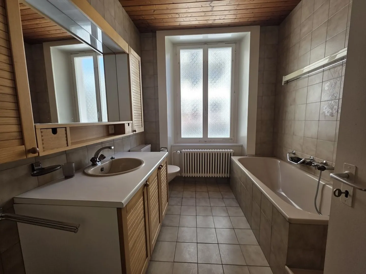 SCHÖNE WOHNUNG MIT KAMIN - Foto 8 von 10