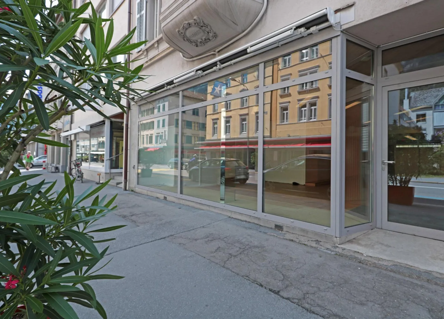 Attractive commercial space in a central location in Glarus - Photo 2 of 2