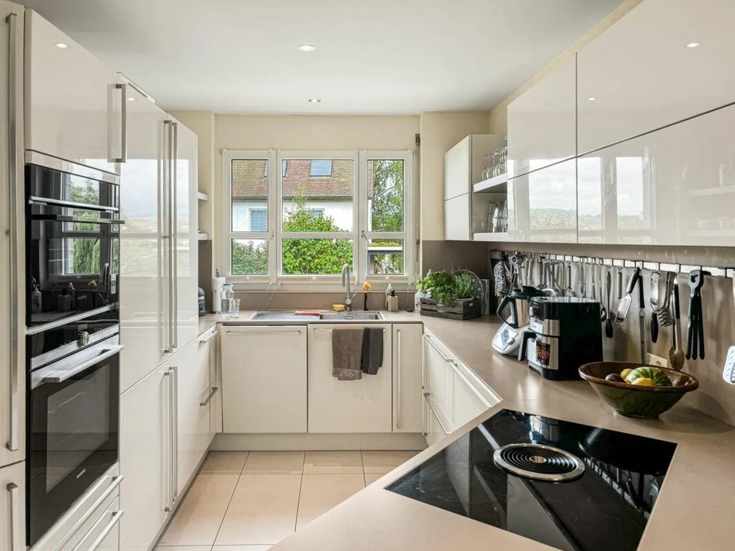 Wohnen & Wohlfühlen - 6.5-Zimmer-Traumhaus mit Gartenparadies in Bu... - Foto 6 von 12