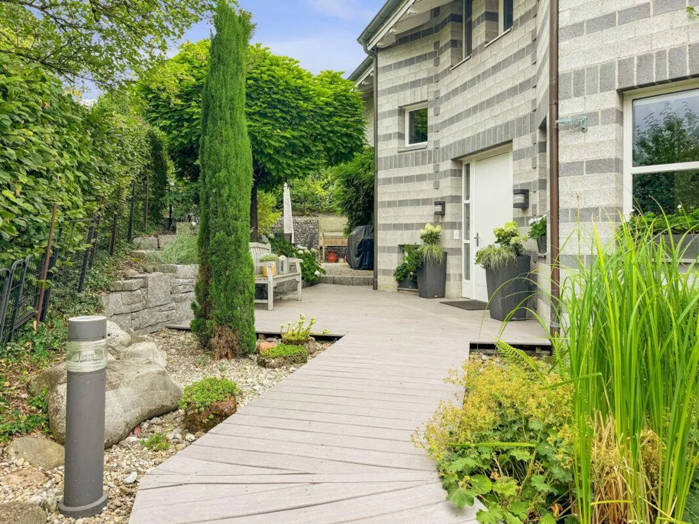 Wohnen & Wohlfühlen - 6.5-Zimmer-Traumhaus mit Gartenparadies in Bu... - Foto 9 von 12