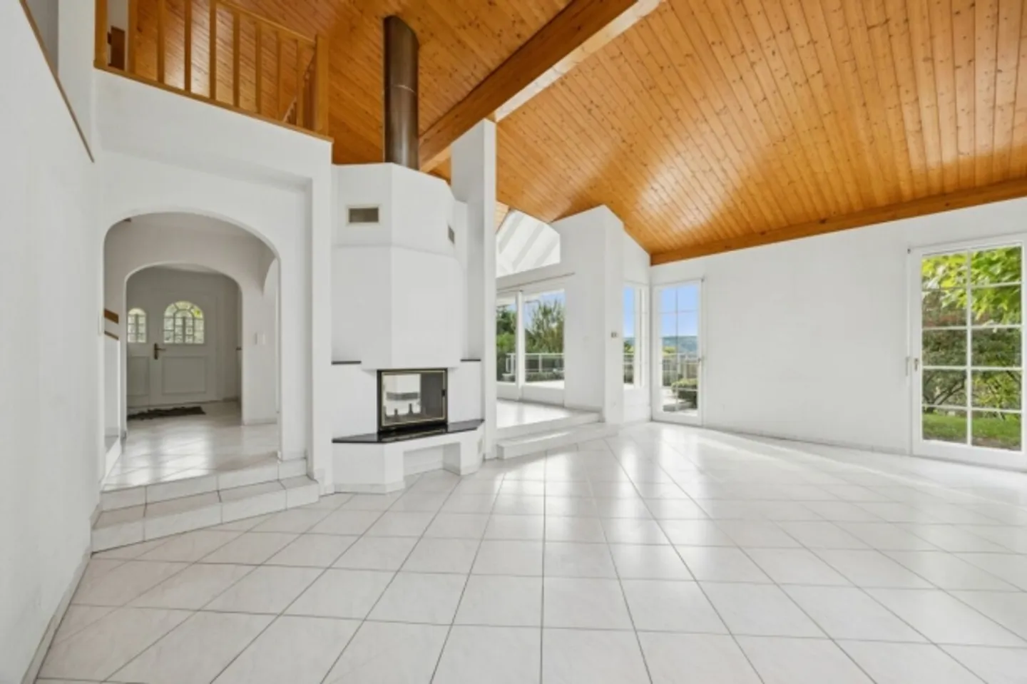 Ampia casa unifamiliare di 6,5 stanze con splendida vista panoramica - Foto 3 di 15