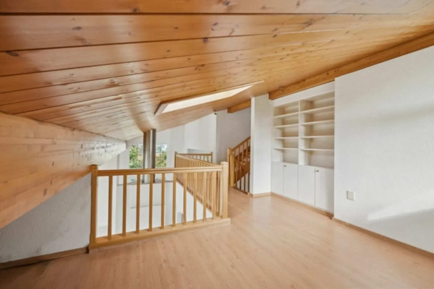Ampia casa unifamiliare di 6,5 stanze con splendida vista panoramica - Foto 9 di 15